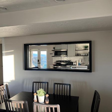 Above Ground Basement Apartment 2 Bedroom 1 B Retreat With Gorgeous View Draper Bagian luar foto