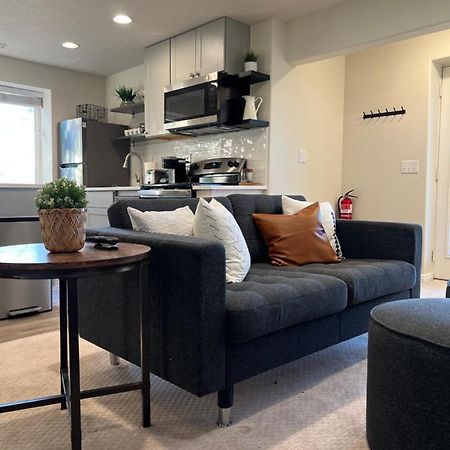 Above Ground Basement Apartment 2 Bedroom 1 B Retreat With Gorgeous View Draper Bagian luar foto