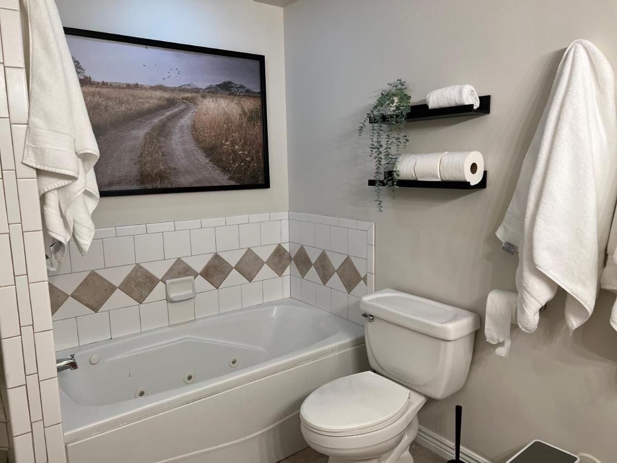 Above Ground Basement Apartment 2 Bedroom 1 B Retreat With Gorgeous View Draper Bagian luar foto