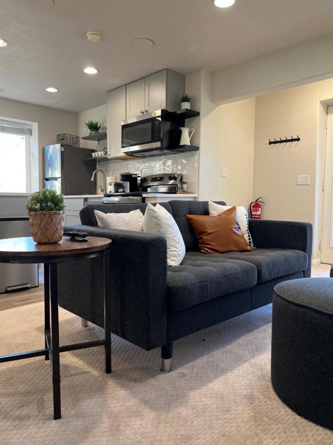 Above Ground Basement Apartment 2 Bedroom 1 B Retreat With Gorgeous View Draper Bagian luar foto