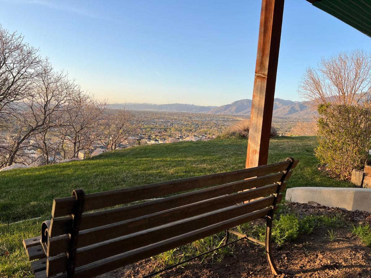 Above Ground Basement Apartment 2 Bedroom 1 B Retreat With Gorgeous View Draper Bagian luar foto