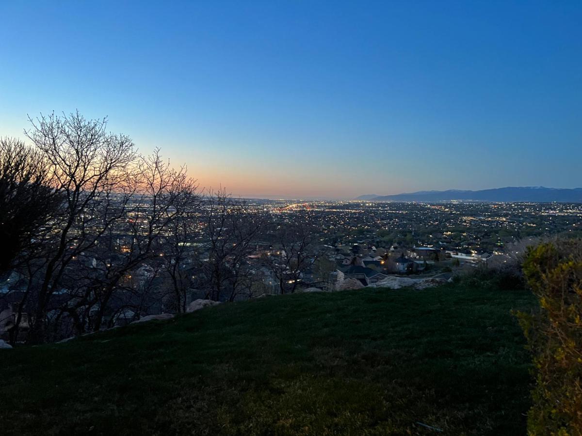Above Ground Basement Apartment 2 Bedroom 1 B Retreat With Gorgeous View Draper Bagian luar foto