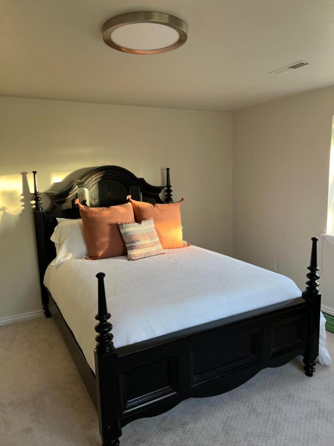 Above Ground Basement Apartment 2 Bedroom 1 B Retreat With Gorgeous View Draper Bagian luar foto